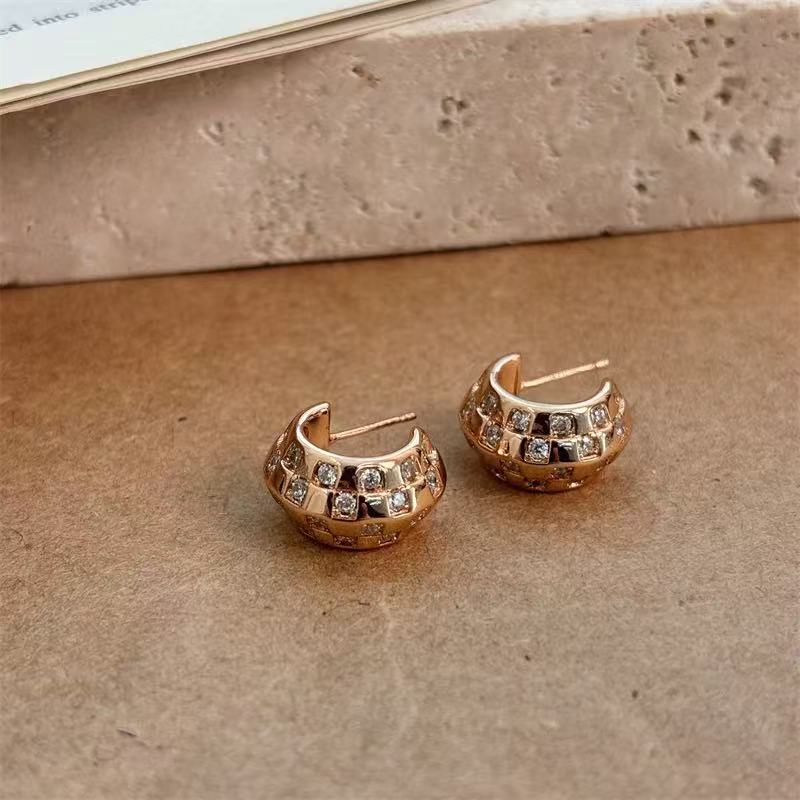 Earrings/Ear studs